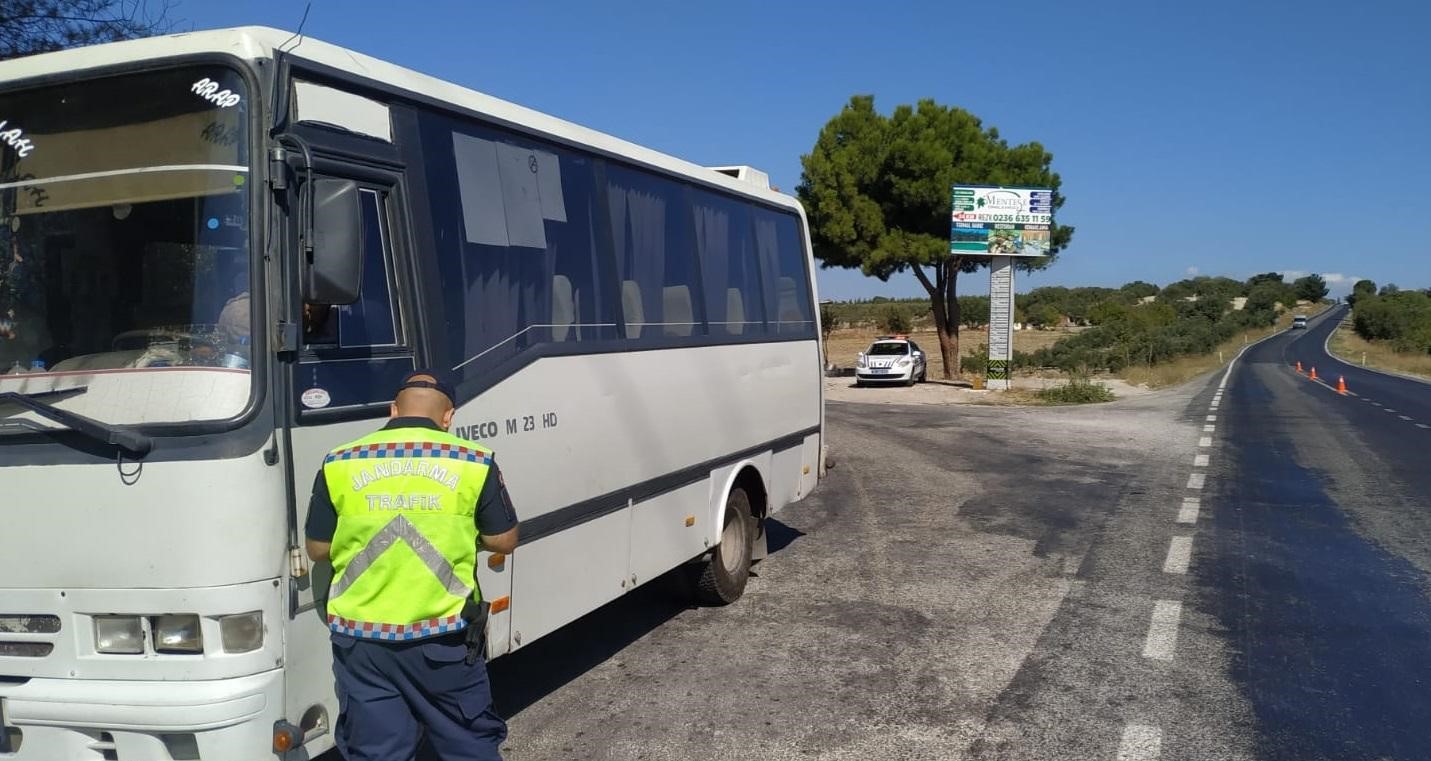 Jandarmanın trafik uygulamasında aranan 13 şahıs yakalandı
