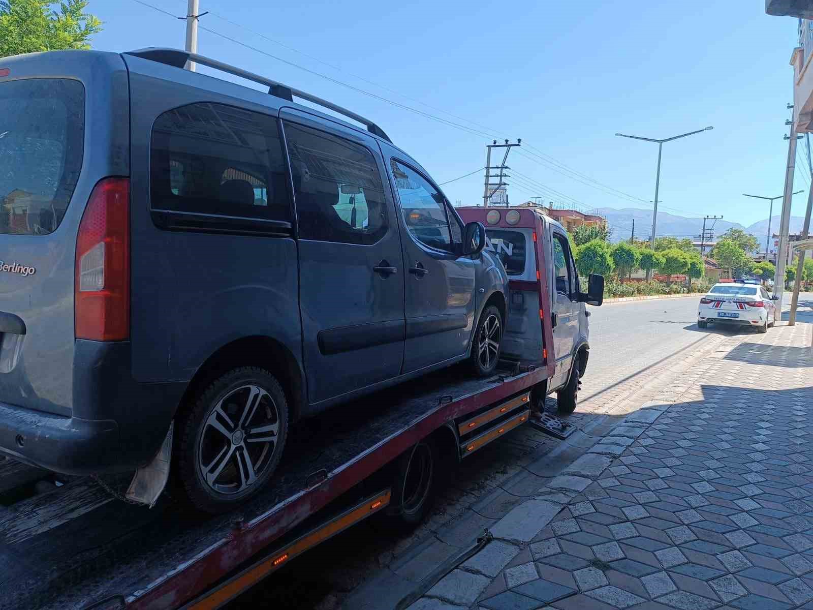 Jandarmanın trafik uygulamasında aranan 13 şahıs yakalandı
