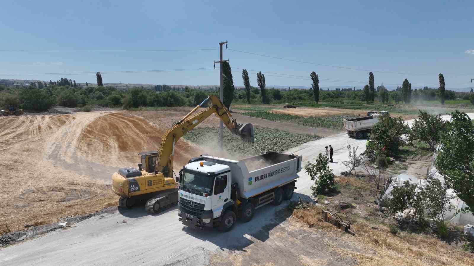 Balıkesir Büyükşehir, 4 ayda 30 kilometre yol yaptı
