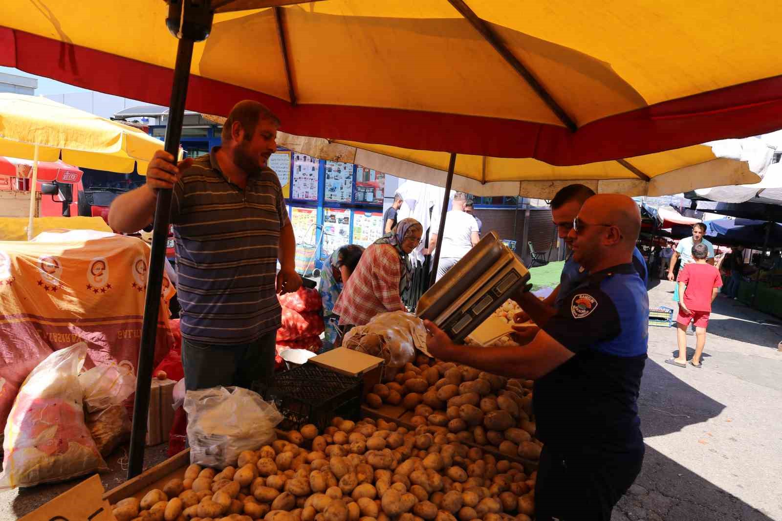 İlkadım’da pazarlar kontrol altında
