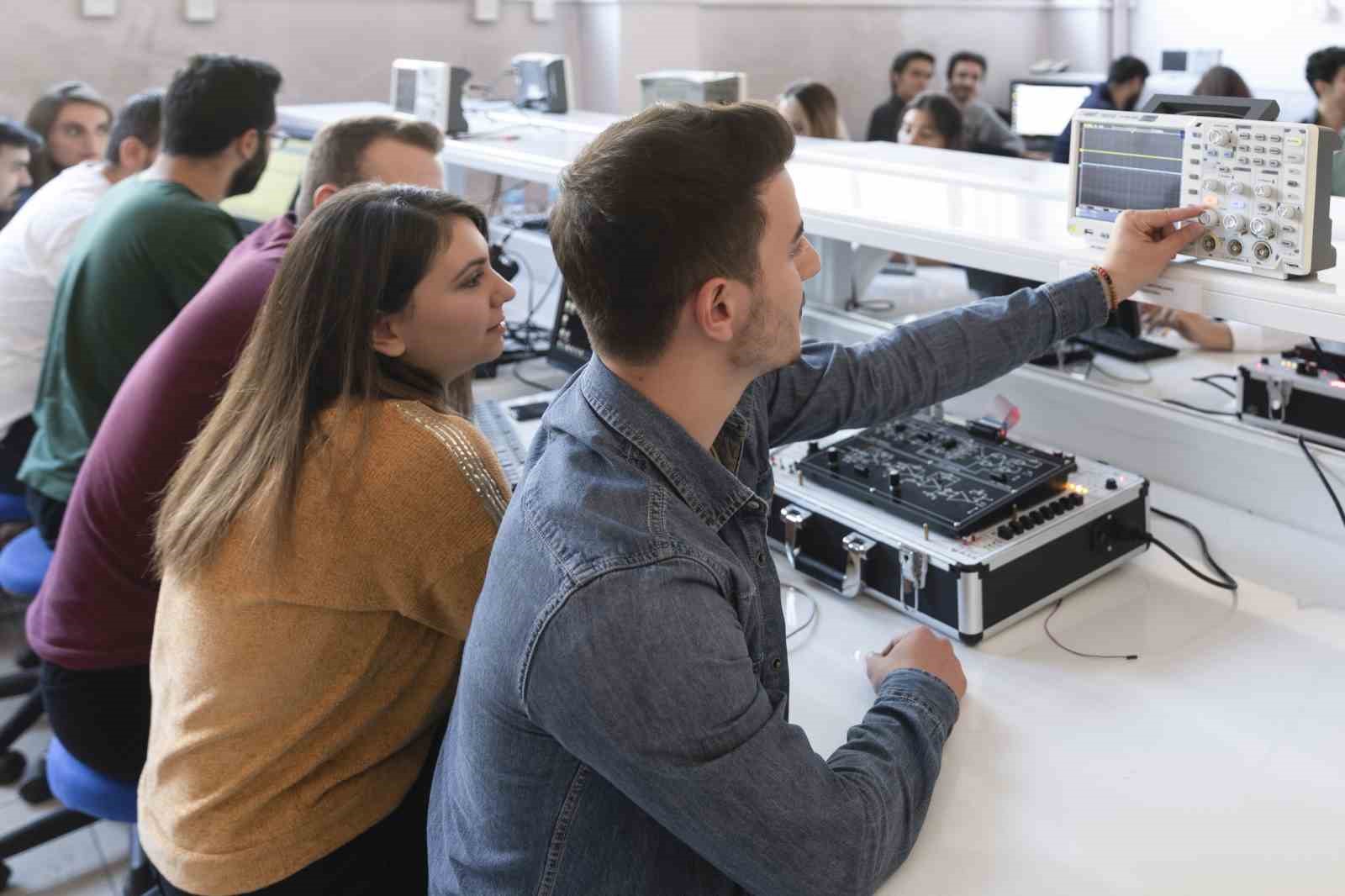 Atatürk Üniversitesi yeni yol arkadaşlarını bekliyor
