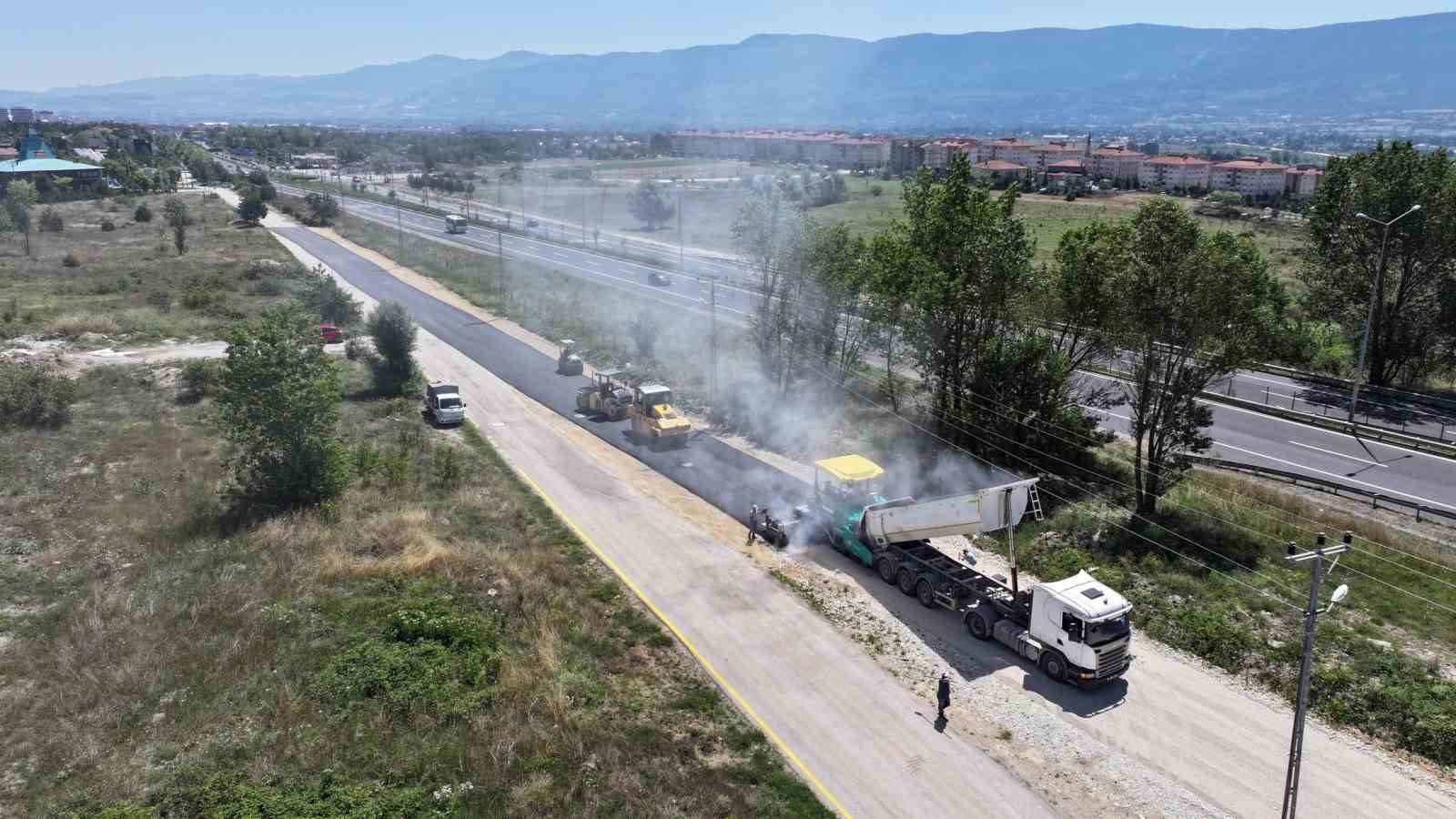 Dağkent’te yan yol yenileniyor
