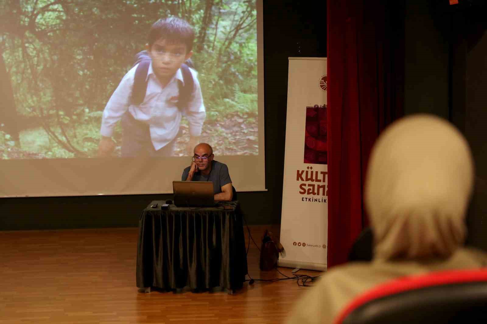 Sinema eleştirmeni, gençlik psikolojisini yeşil perdeyle anlattı
