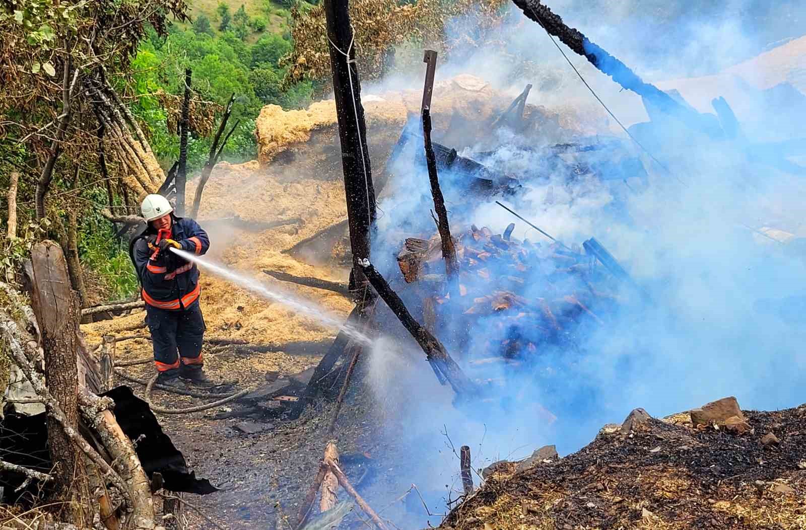 Ordu’da elektrik kontağından çıkan yangın bir evi küle çevirdi
