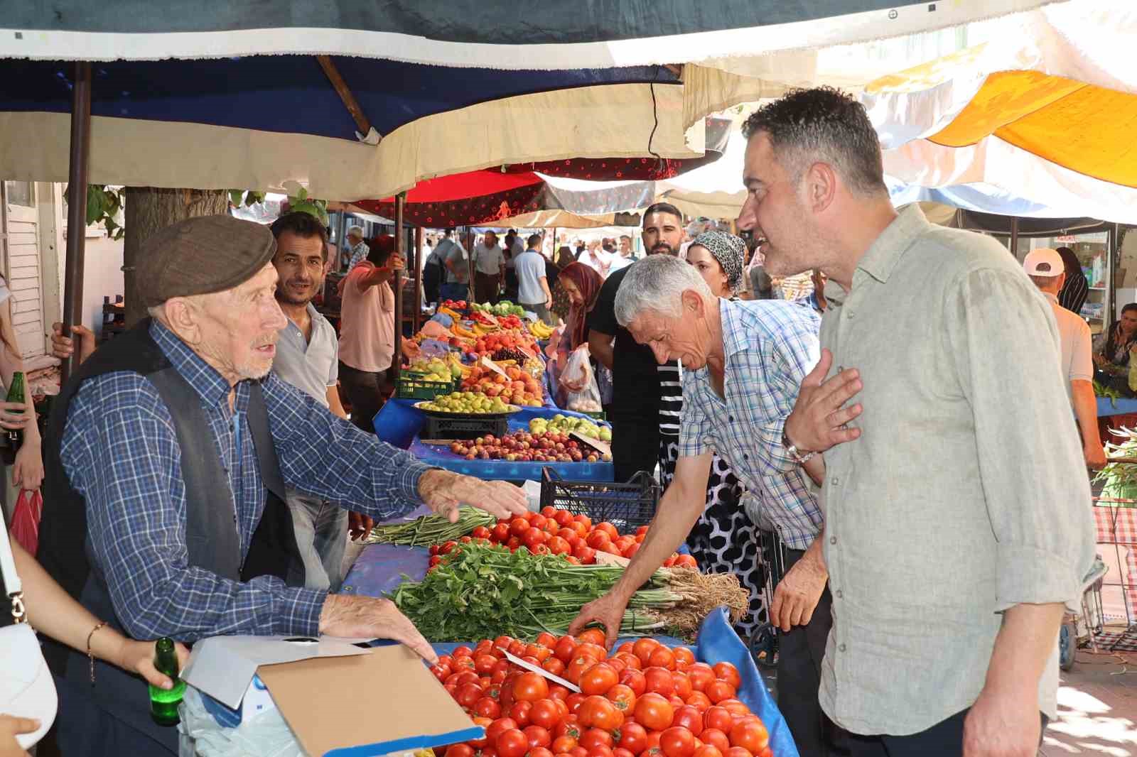 Başkan Arıcı ilçe pazarında vatandaşlarla buluştu
