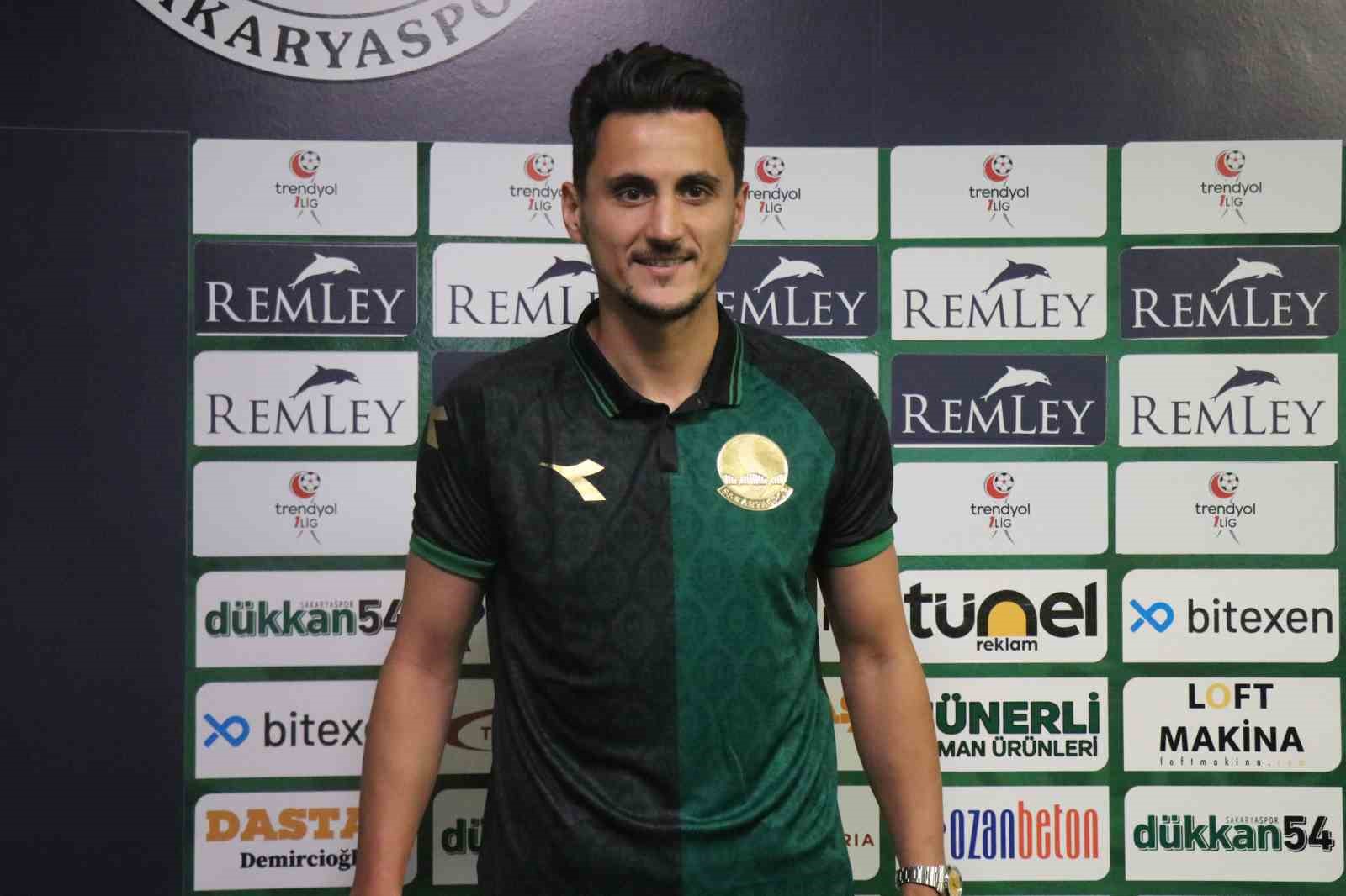 Sakaryaspor, Mustafa Pektemek’i kadrosuna kattı
