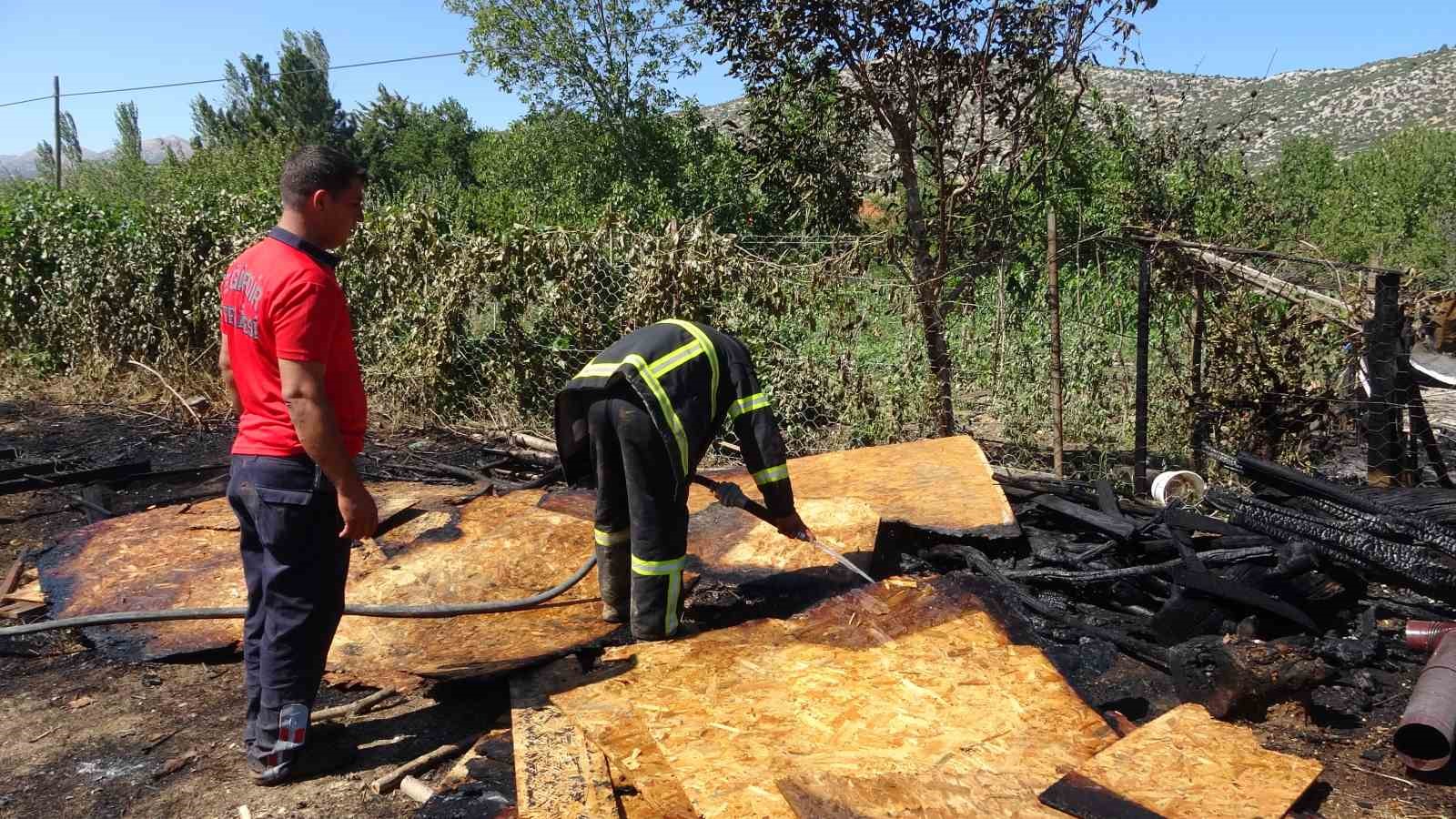 Isparta’da yangın sonucu bağ evi küle döndü: 1 yaralı
