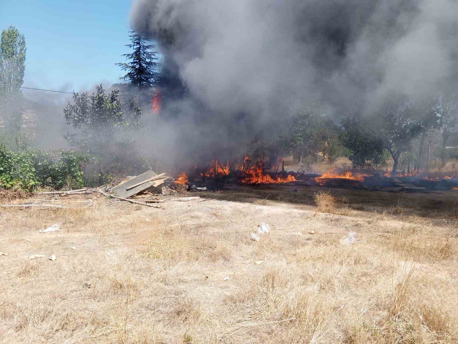 Isparta’da yangın sonucu bağ evi küle döndü: 1 yaralı
