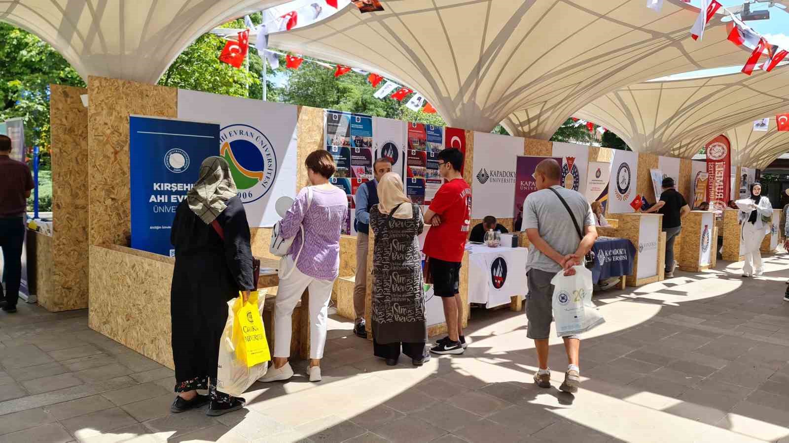 Ahi Evran Üniversitesi, aday öğrencileri bilgilendiriyor
