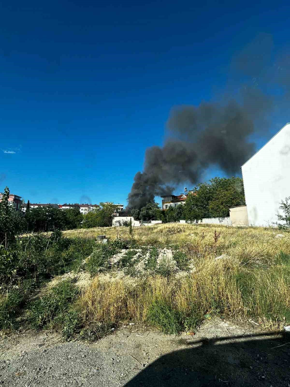 Burdur’da müştemilatta çıkan yangın eve sıçramadan söndürüldü
