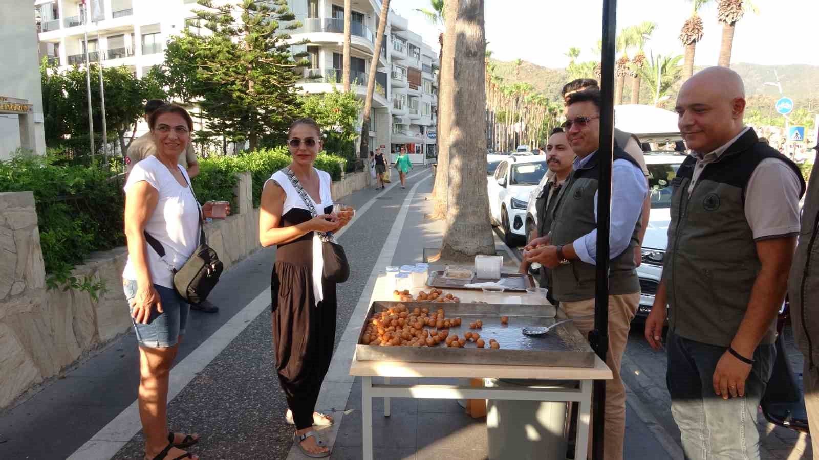 Marmaris’te orman yangınını söndüren ekiplere su taşırken kazada ölen Şahin Akdemir için lokma hayrı yapıldı
