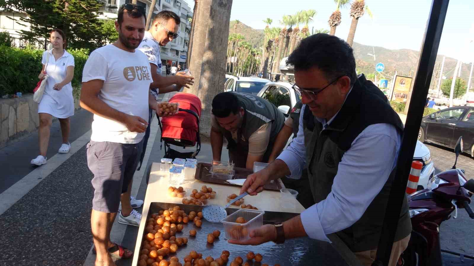 Marmaris’te orman yangınını söndüren ekiplere su taşırken kazada ölen Şahin Akdemir için lokma hayrı yapıldı
