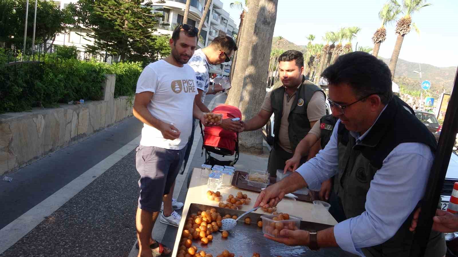 Marmaris’te orman yangınını söndüren ekiplere su taşırken kazada ölen Şahin Akdemir için lokma hayrı yapıldı
