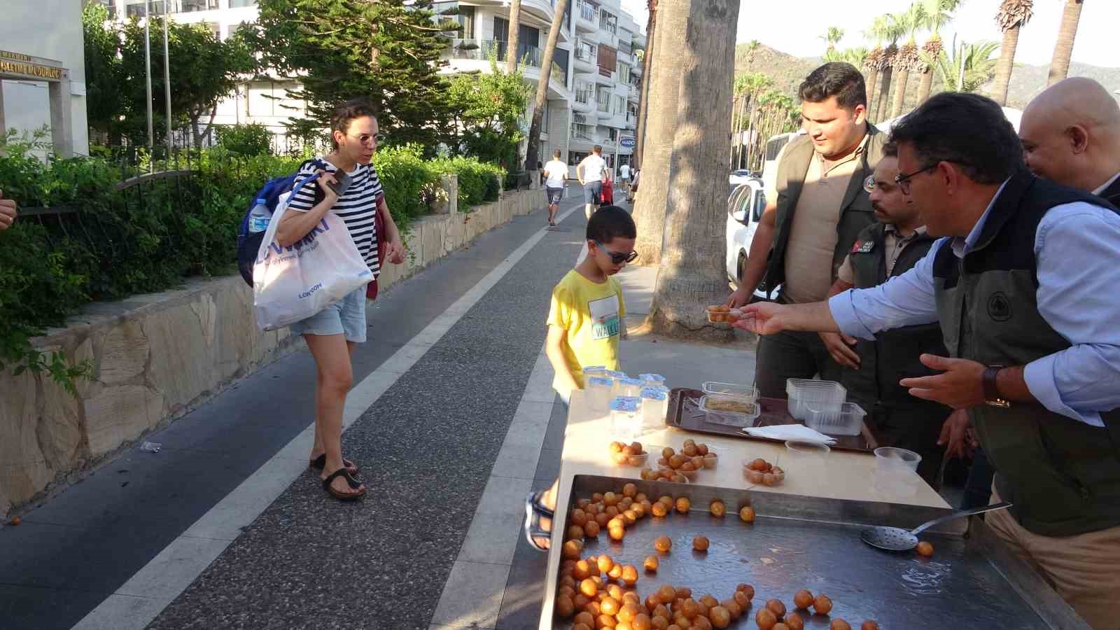 Marmaris’te orman yangınını söndüren ekiplere su taşırken kazada ölen Şahin Akdemir için lokma hayrı yapıldı
