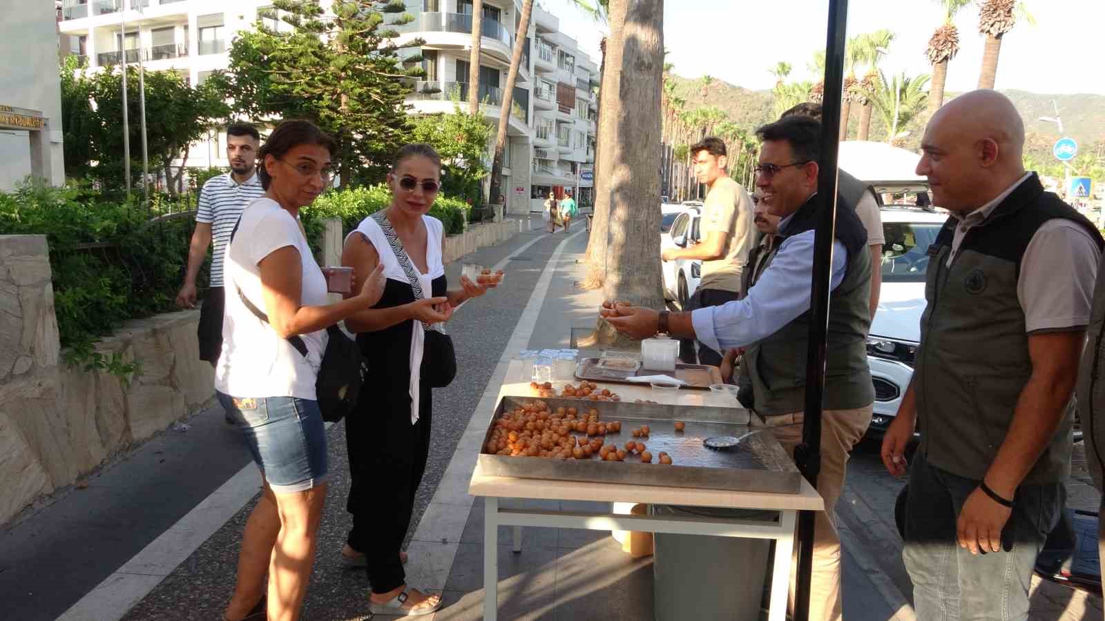 Marmaris’te orman yangınını söndüren ekiplere su taşırken kazada ölen Şahin Akdemir için lokma hayrı yapıldı
