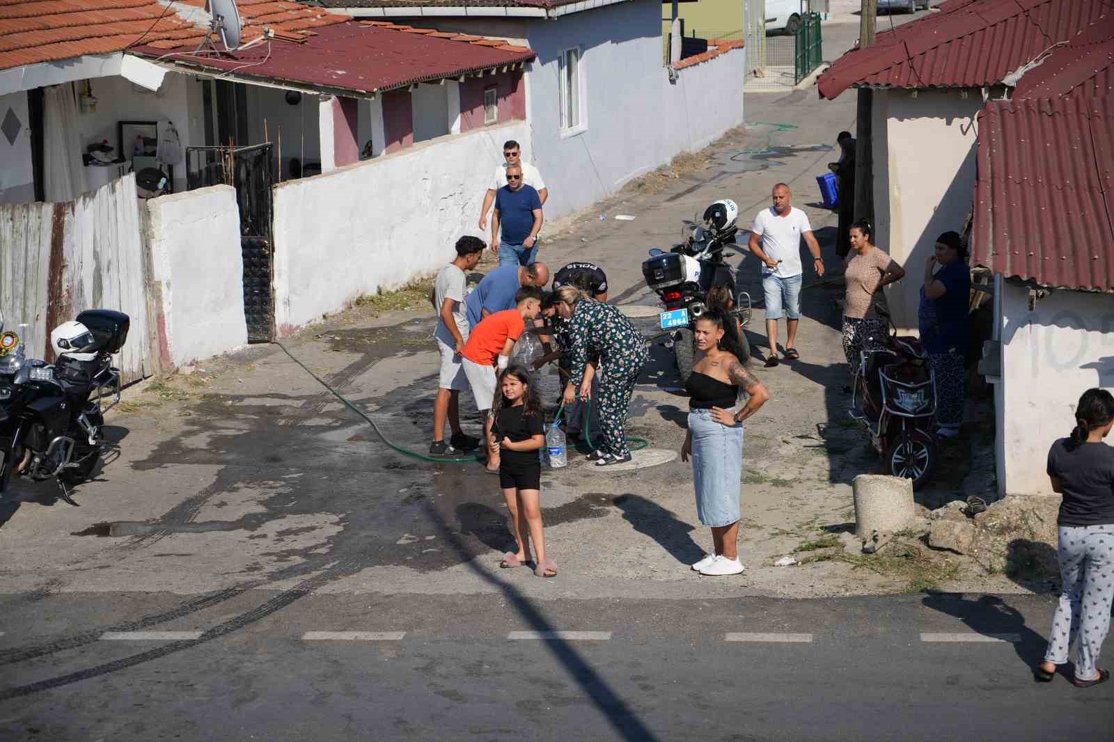 Edirne’de anız yangını mahalleliye büyük korku yaşattı
