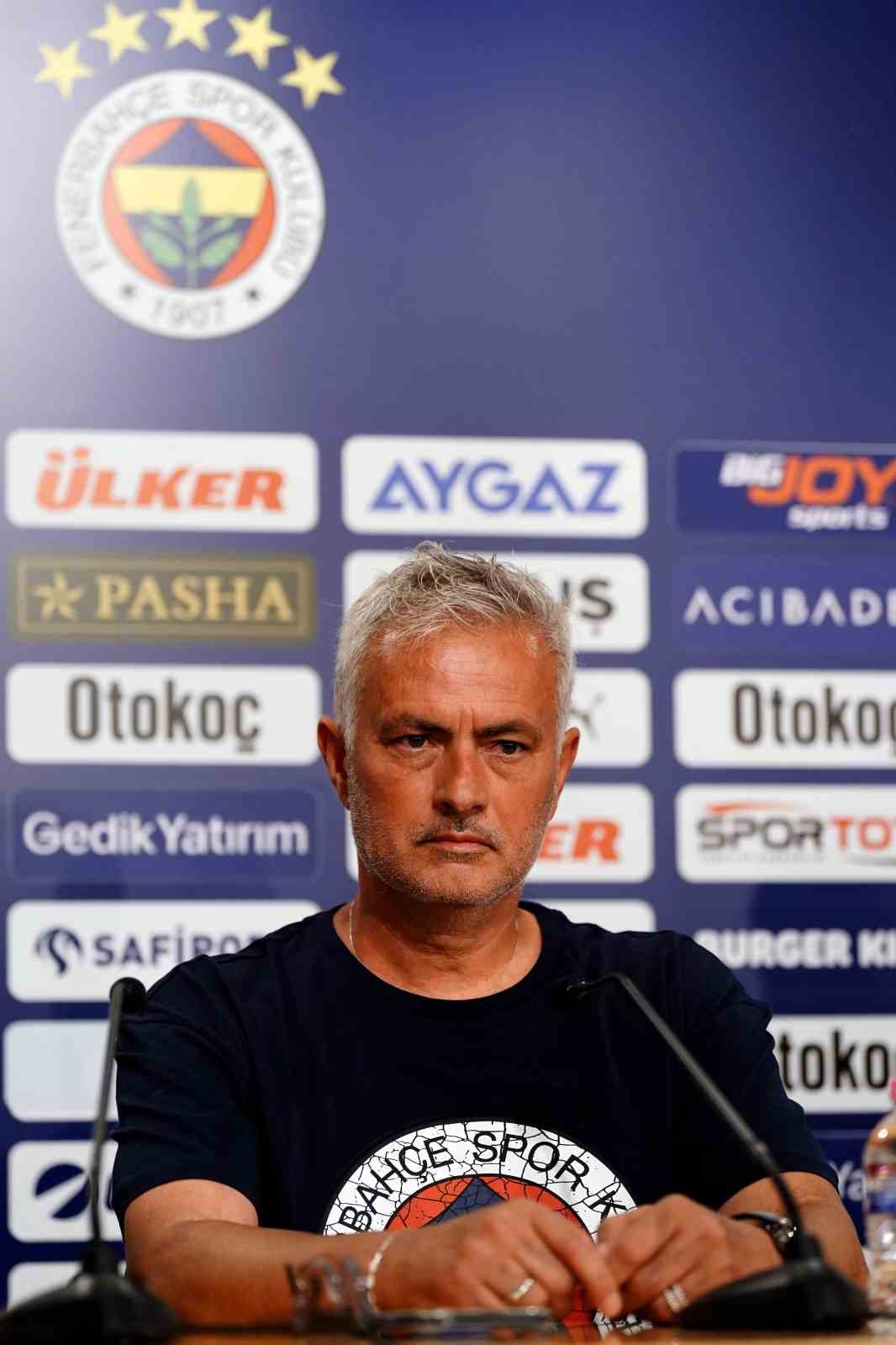 Jose Mourinho: “Avrupa’da 150-160 maçım var ama yarına ilk maçım gibi bakıyorum”
