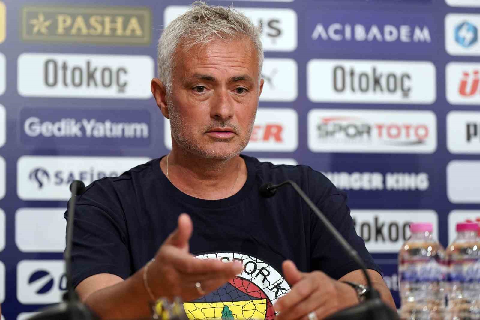 Jose Mourinho: “Avrupa’da 150-160 maçım var ama yarına ilk maçım gibi bakıyorum”
