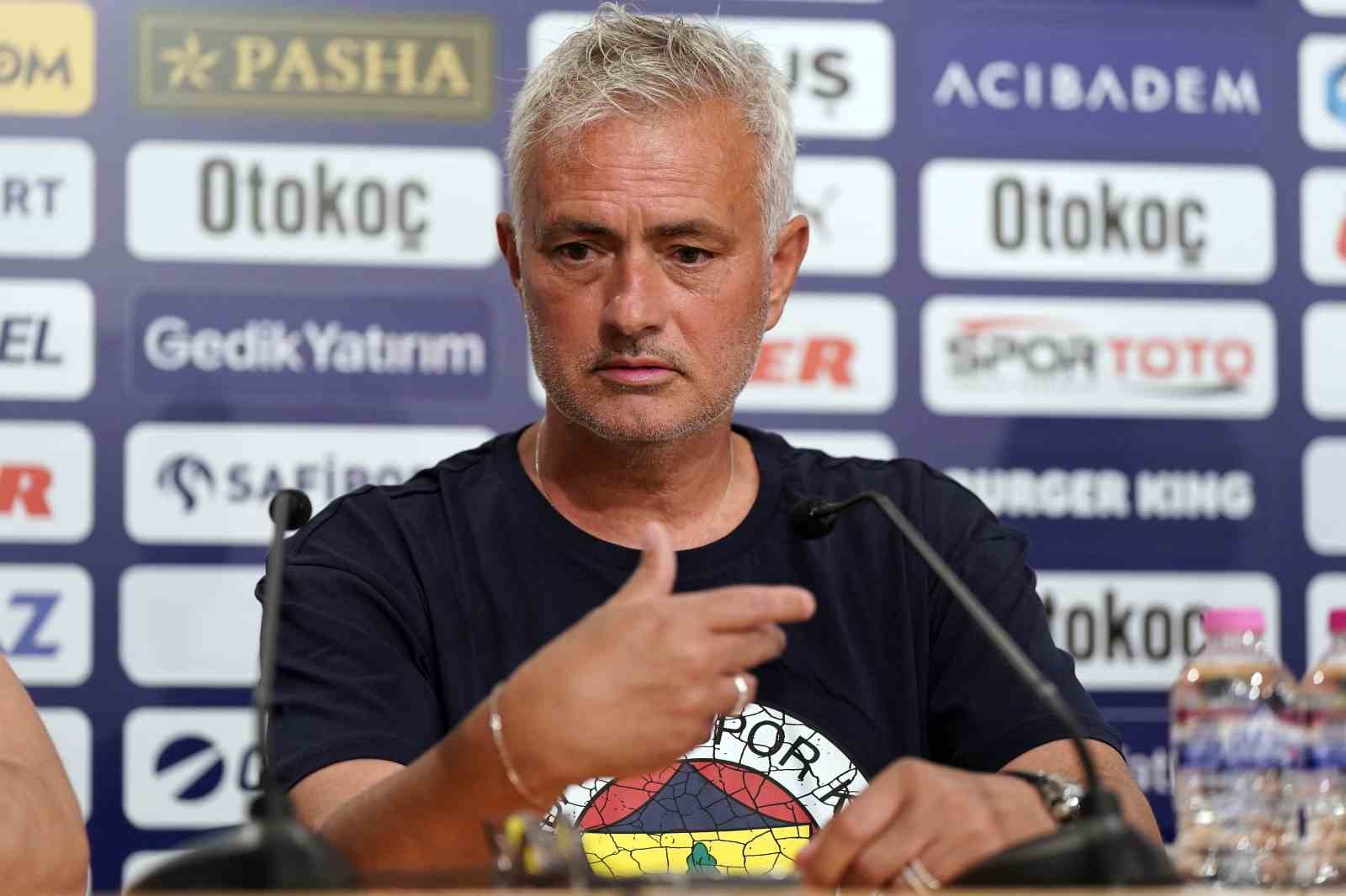 Jose Mourinho: “Avrupa’da 150-160 maçım var ama yarına ilk maçım gibi bakıyorum”
