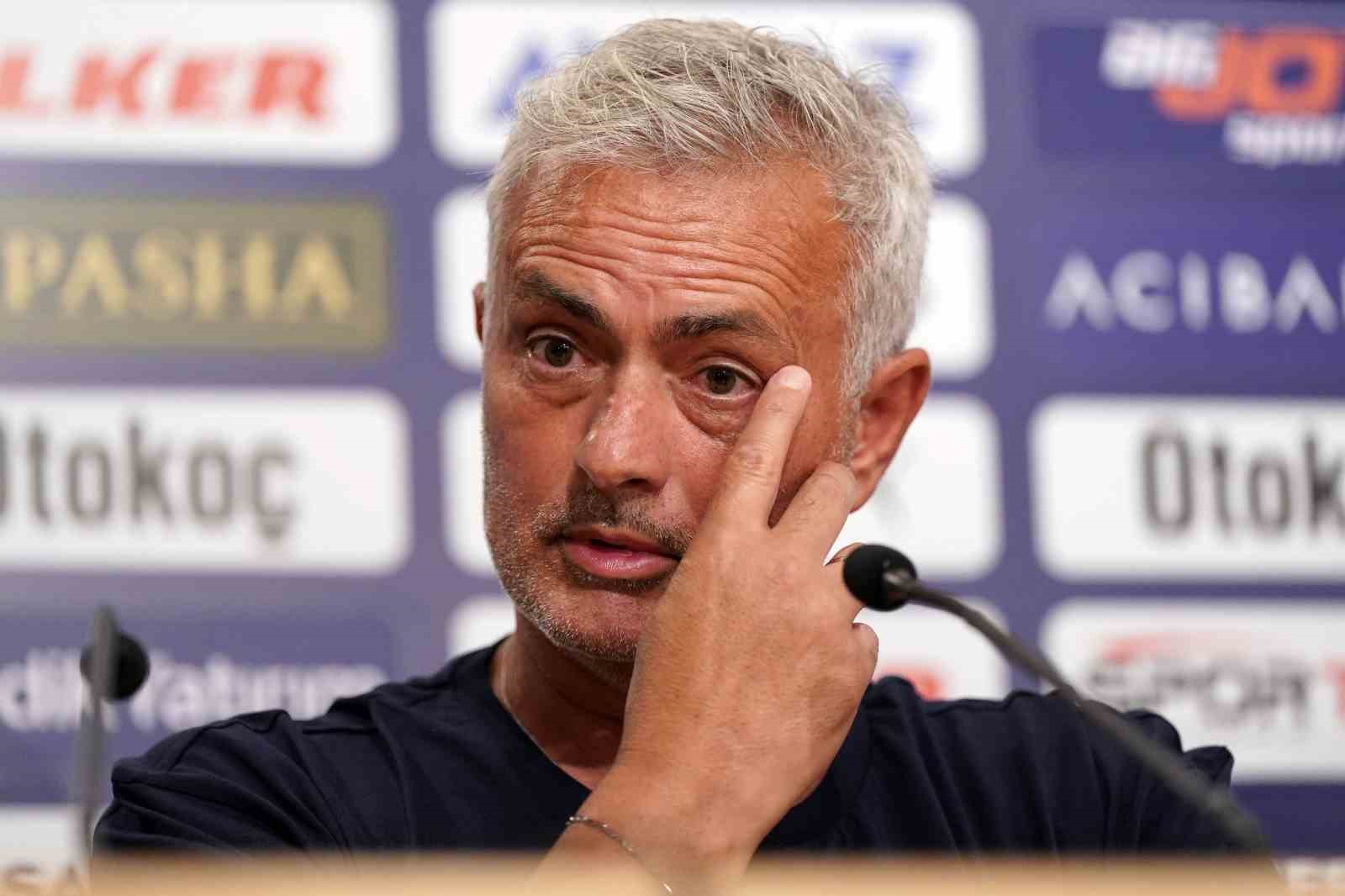 Jose Mourinho: “Avrupa’da 150-160 maçım var ama yarına ilk maçım gibi bakıyorum”
