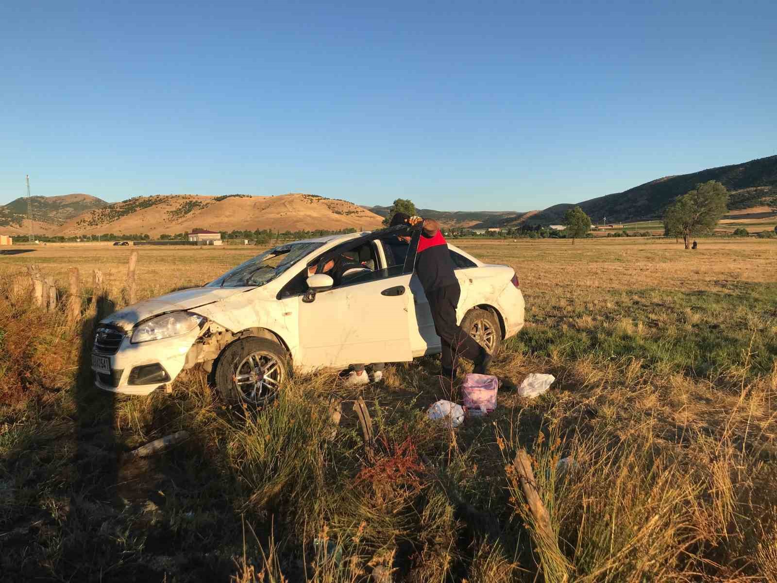 Bingöl’de kontrolden çıkan otomobil tarlaya uçtu: 3 yaralı
