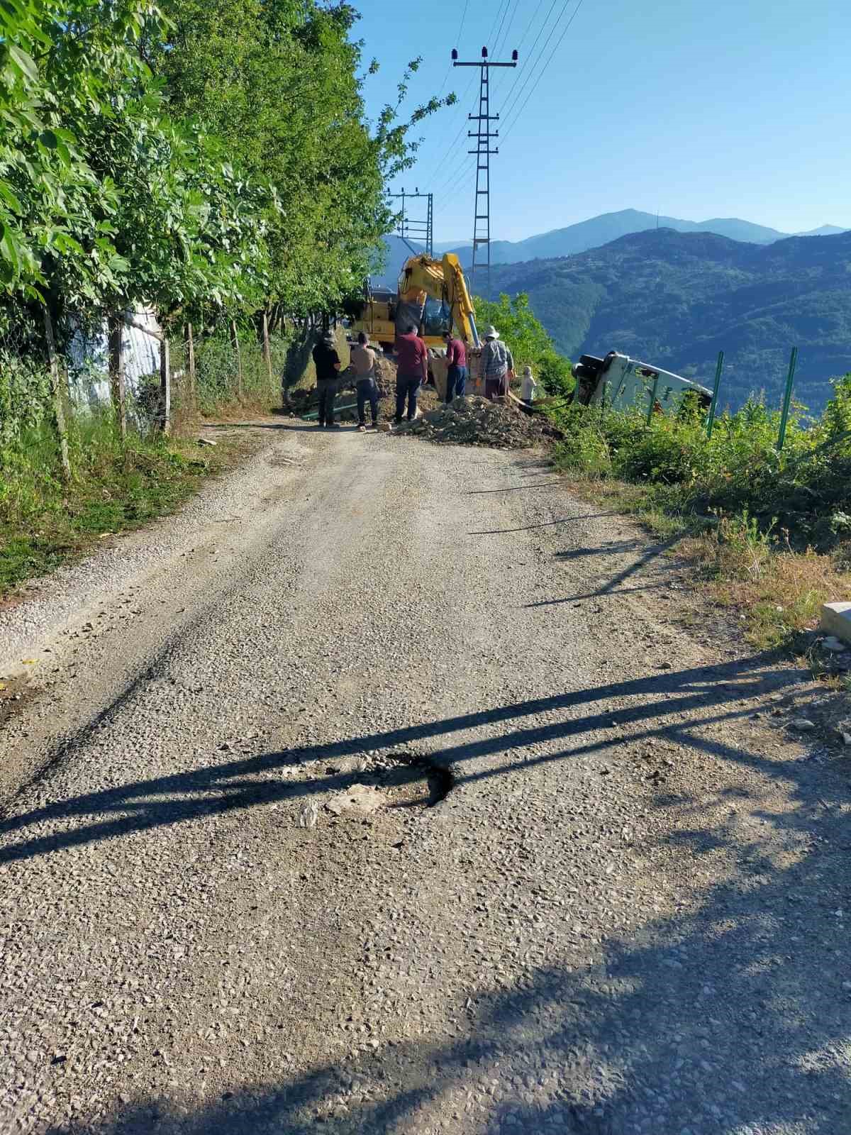 Türkeli’de servis otobüsü devrildi
