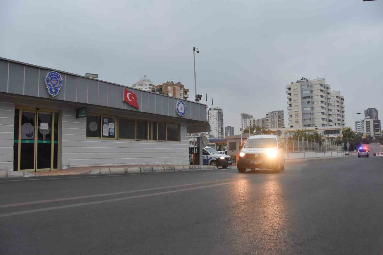 Mersin’de müstehcen yayın operasyonu: 5 tutuklama
