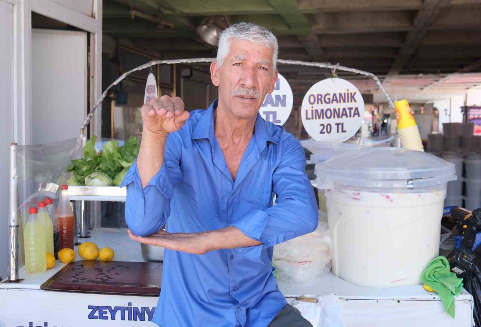 Koynunda beslediği yılanlar böyle ısırdı
