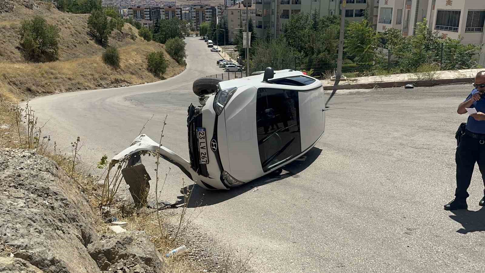 Emniyet kemeri taktı burnu bile kanamadı
