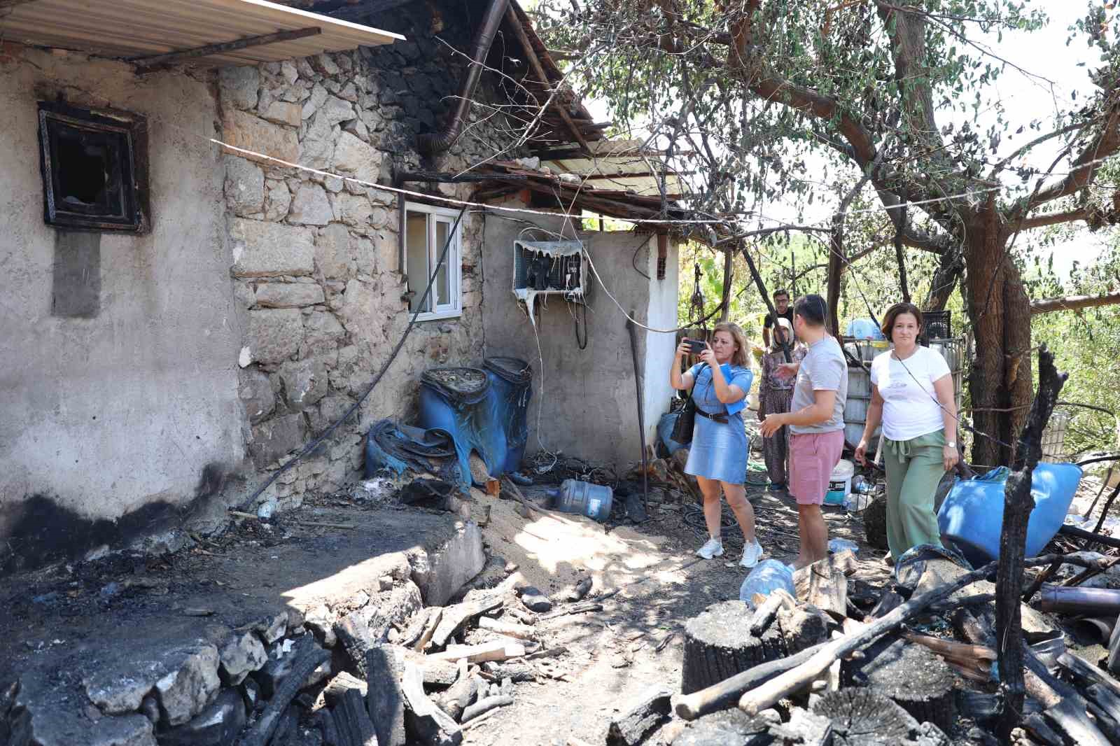 Yumaklar Mahallesi’nde yangın sonrası hasar tespit çalışması yapıldı
