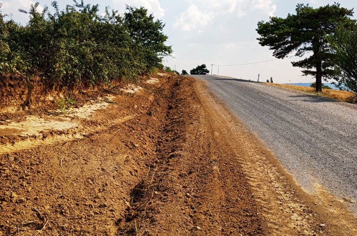 Kütahya’da orman yangınlarına karşı yol kenarları temizleniyor
