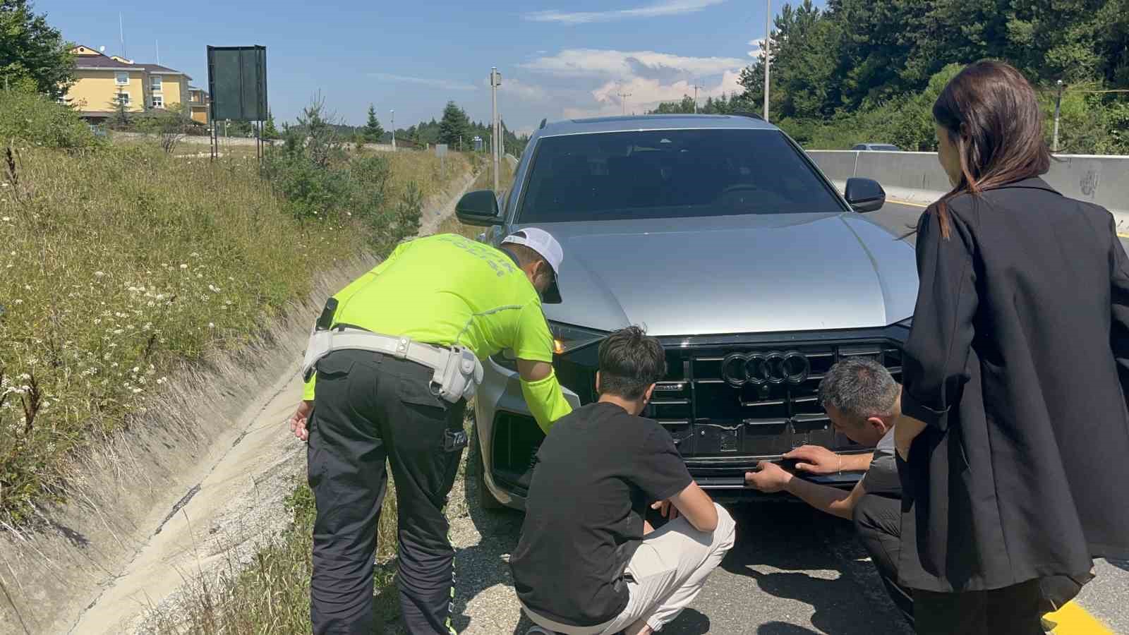 Bolu Dağı’nda avcılardan kaçtığı iddia edilen karacaya araç çarptı
