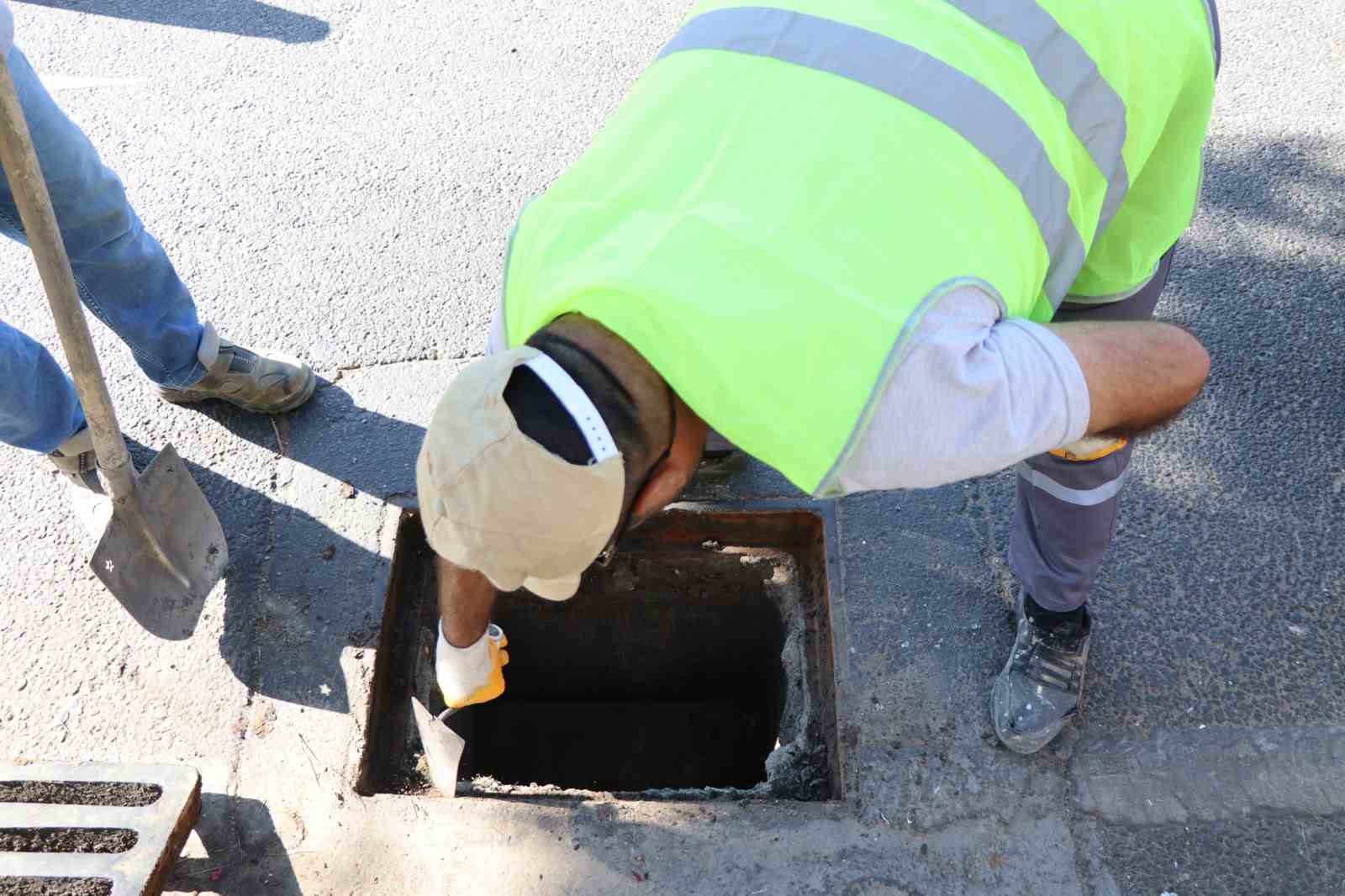 Nazilli’de karayolu güzergahı üzerinde mazgal temizliği yapıldı
