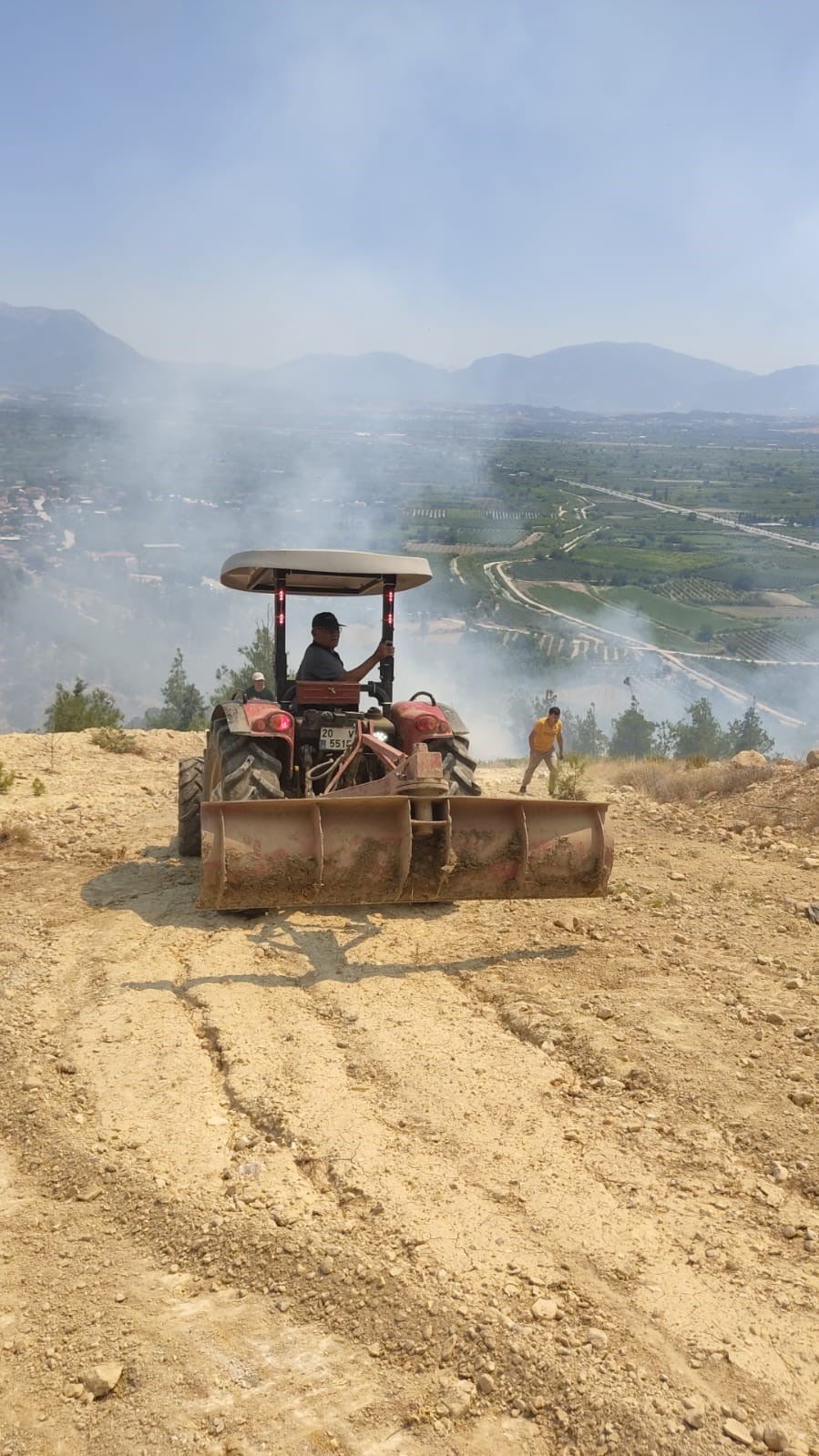 Denizli’de ormanlık alanda çıkan yangına müdahale ediliyor
