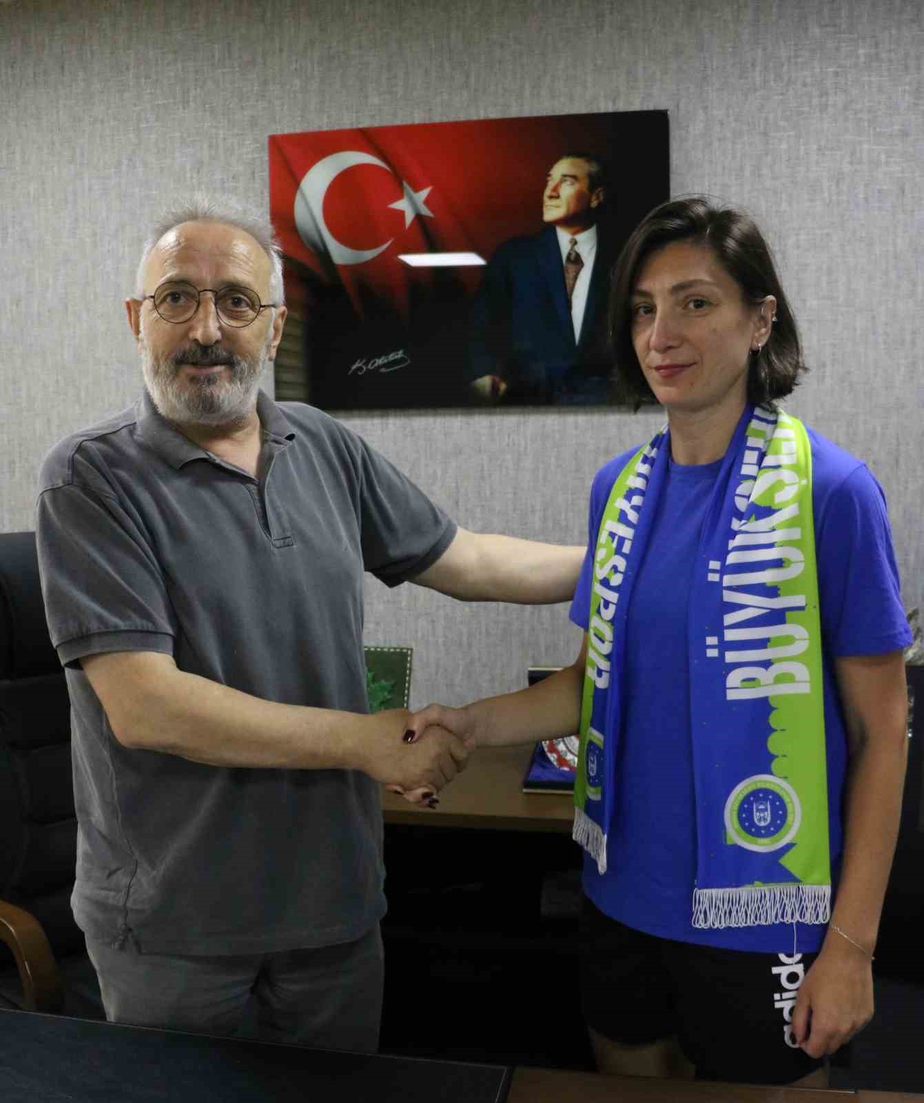 Bursa Büyükşehir Belediyespor’da Betül Yılmaz da imzaladı
