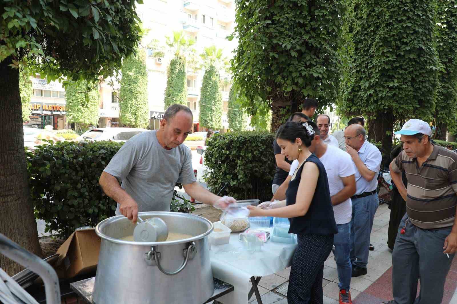 Altı Nokta Körler Derneği Aydın Şubesi’nden 500 kişilik aşure hayrı
