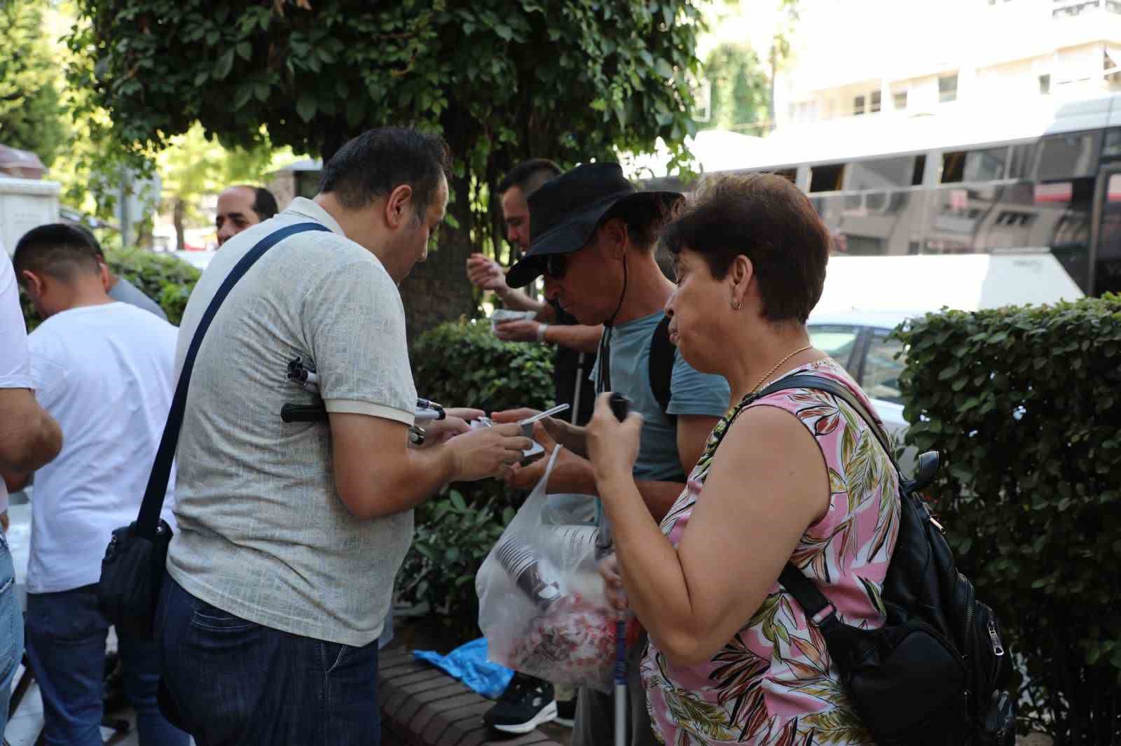 Altı Nokta Körler Derneği Aydın Şubesi’nden 500 kişilik aşure hayrı
