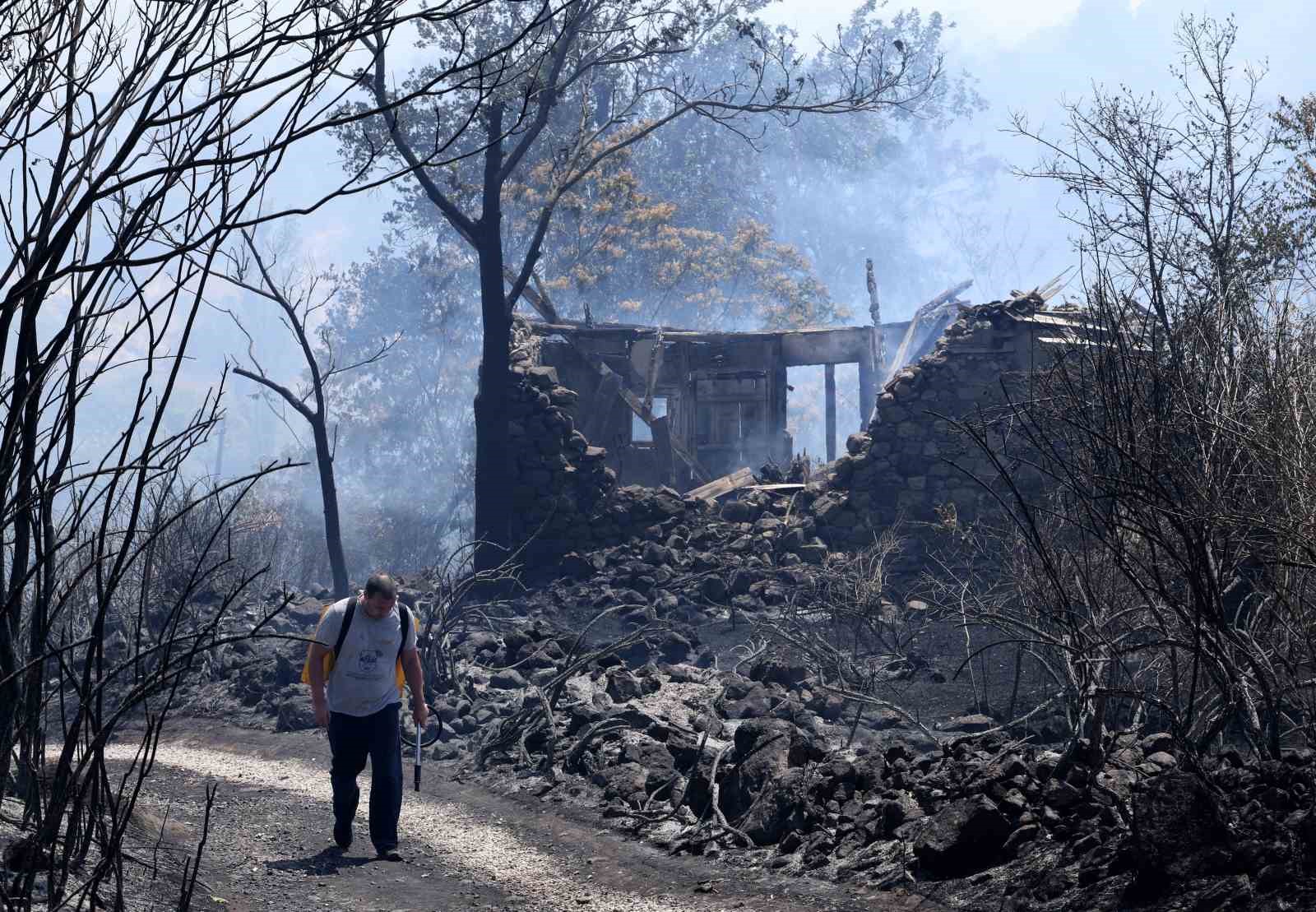 Kuzey Makedonya’da 40’tan fazla noktada orman yangını: 1 ölü
