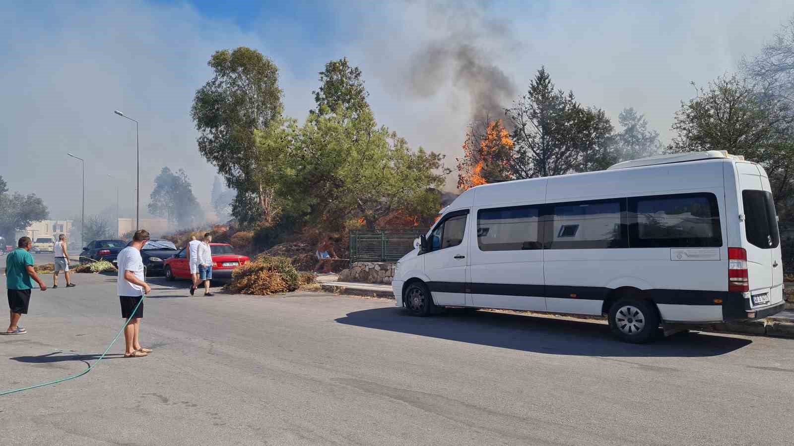 Yangını söndürmek için seferber oldular
