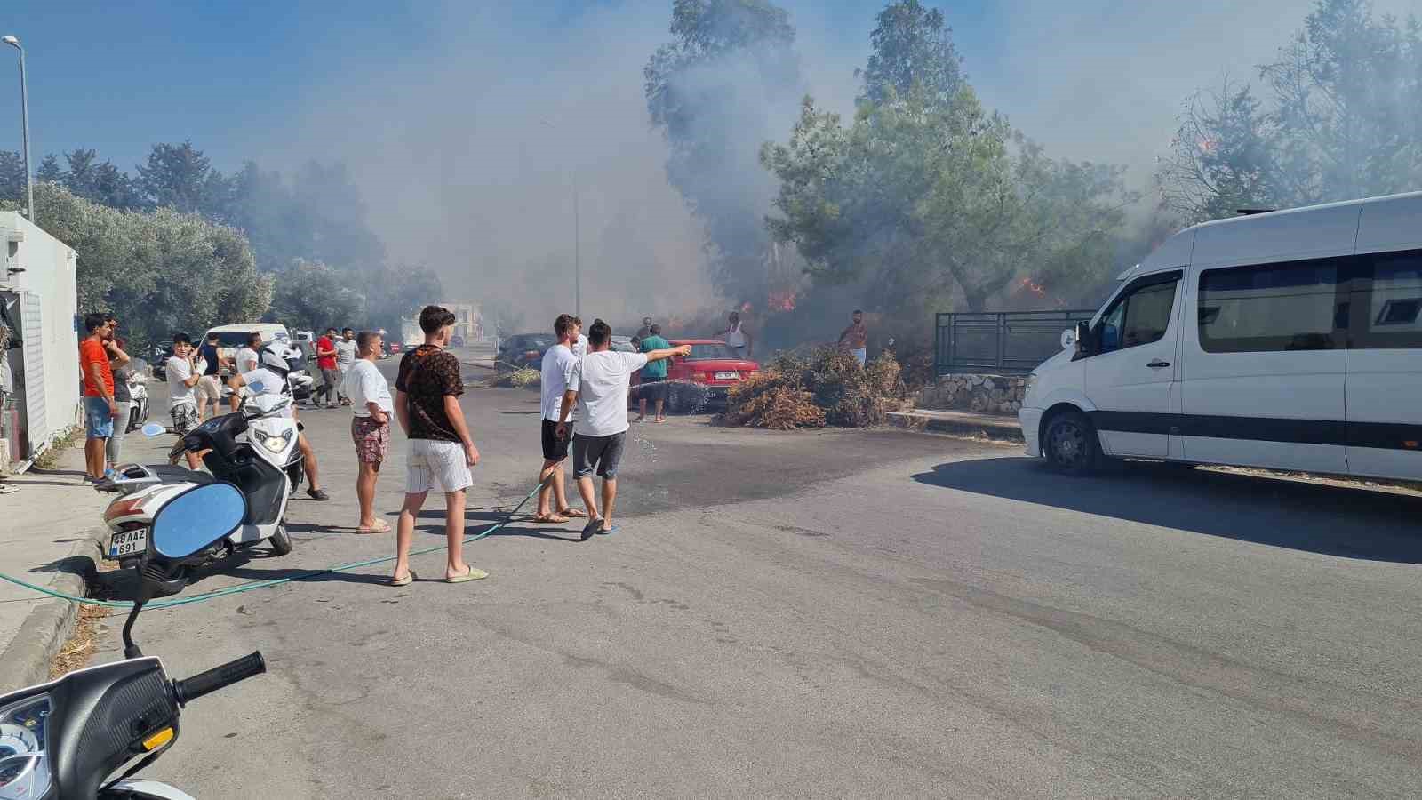 Yangını söndürmek için seferber oldular
