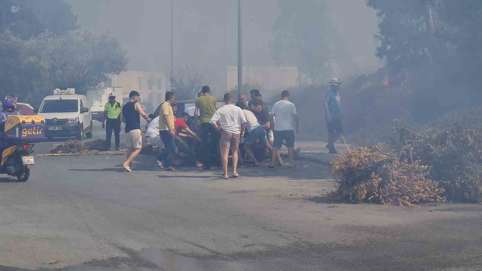 Yangını söndürmek için seferber oldular
