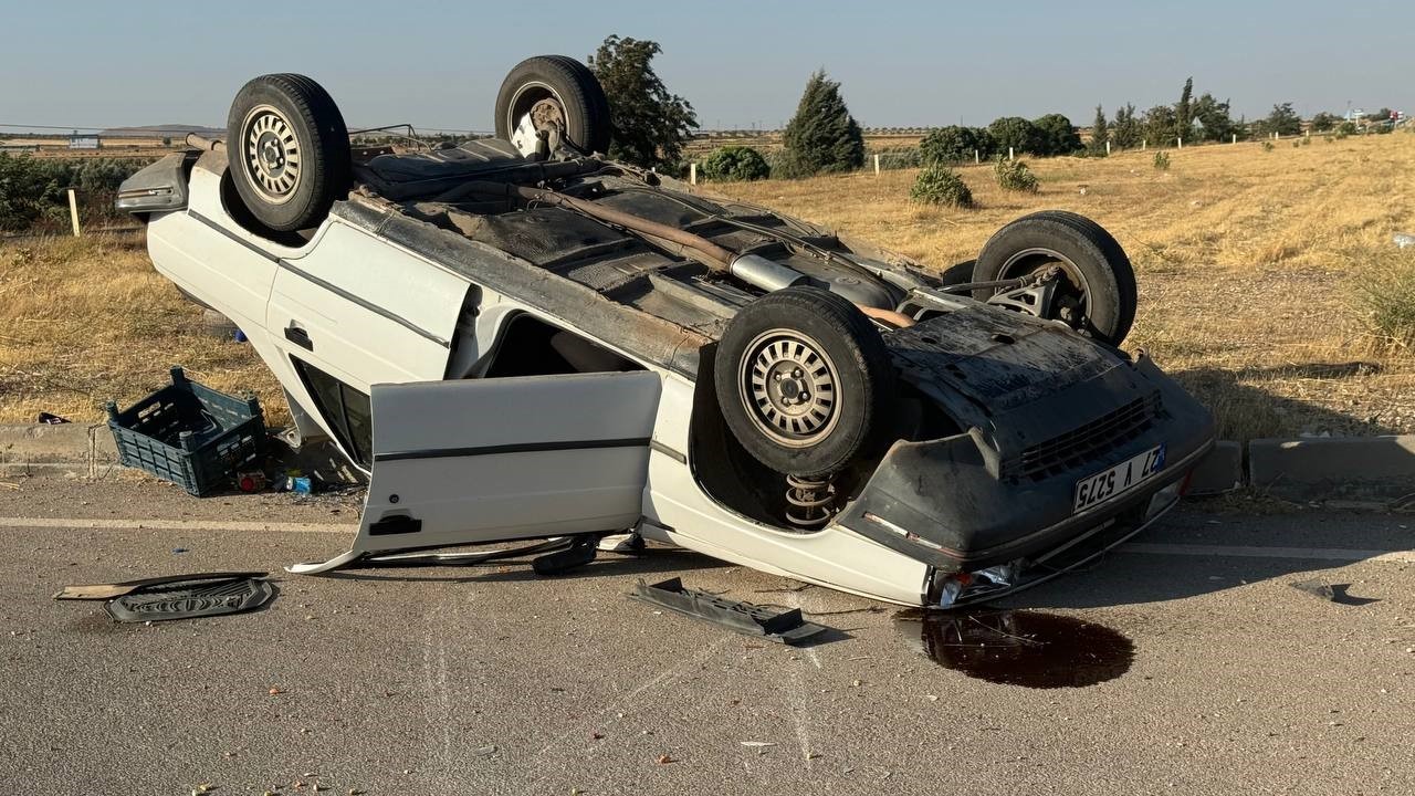 Kilis-Gaziantep karayolunda iki araç çarpıştı: 2 yaralı
