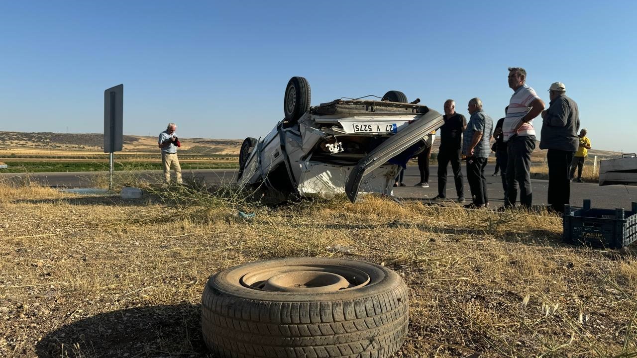 Kilis-Gaziantep karayolunda iki araç çarpıştı: 2 yaralı
