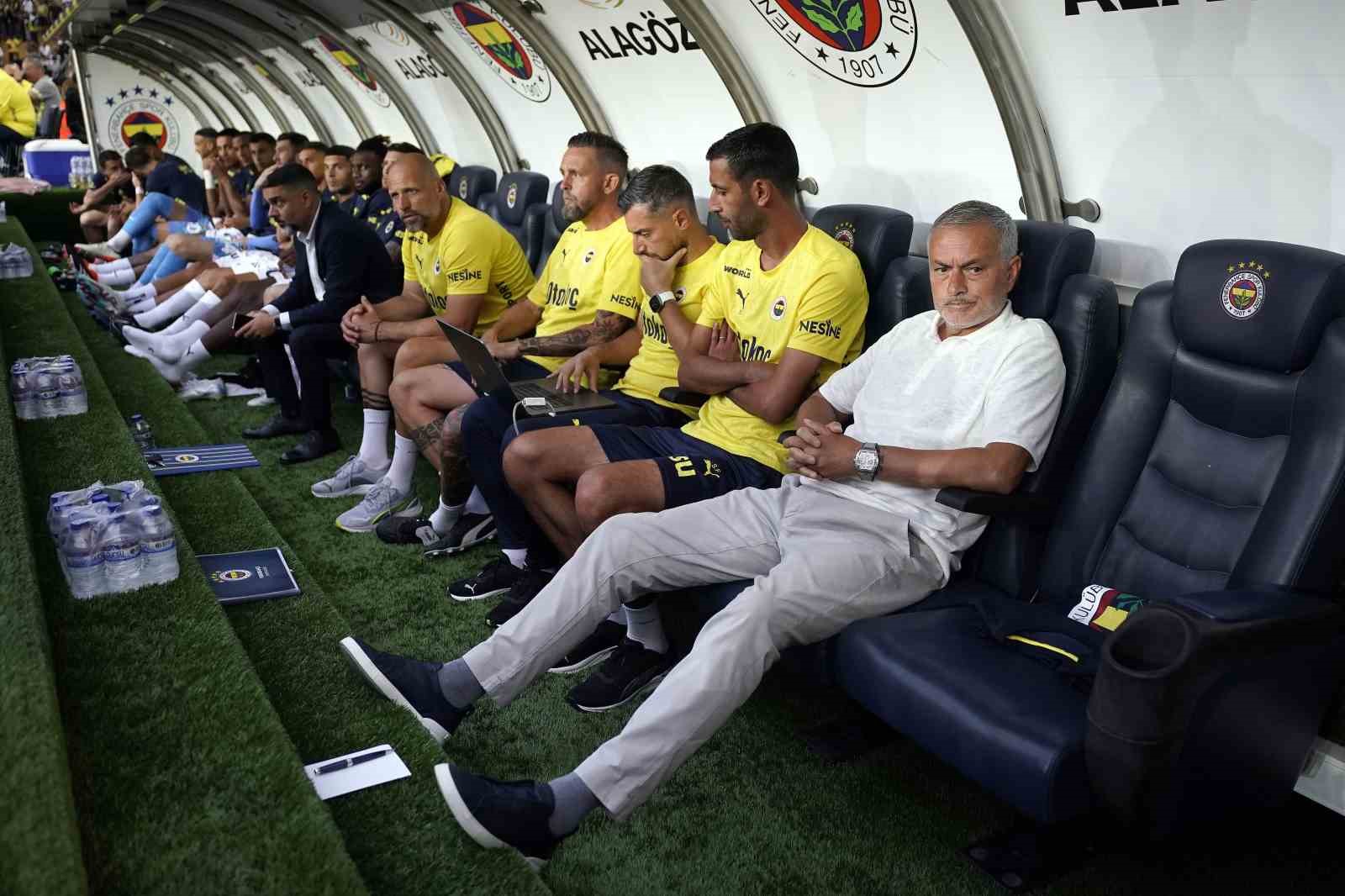 UEFA Şampiyonlar Ligi 2. Eleme Turu: Fenerbahçe: 0 - Lugano: 1 (Maç devam ediyor)
