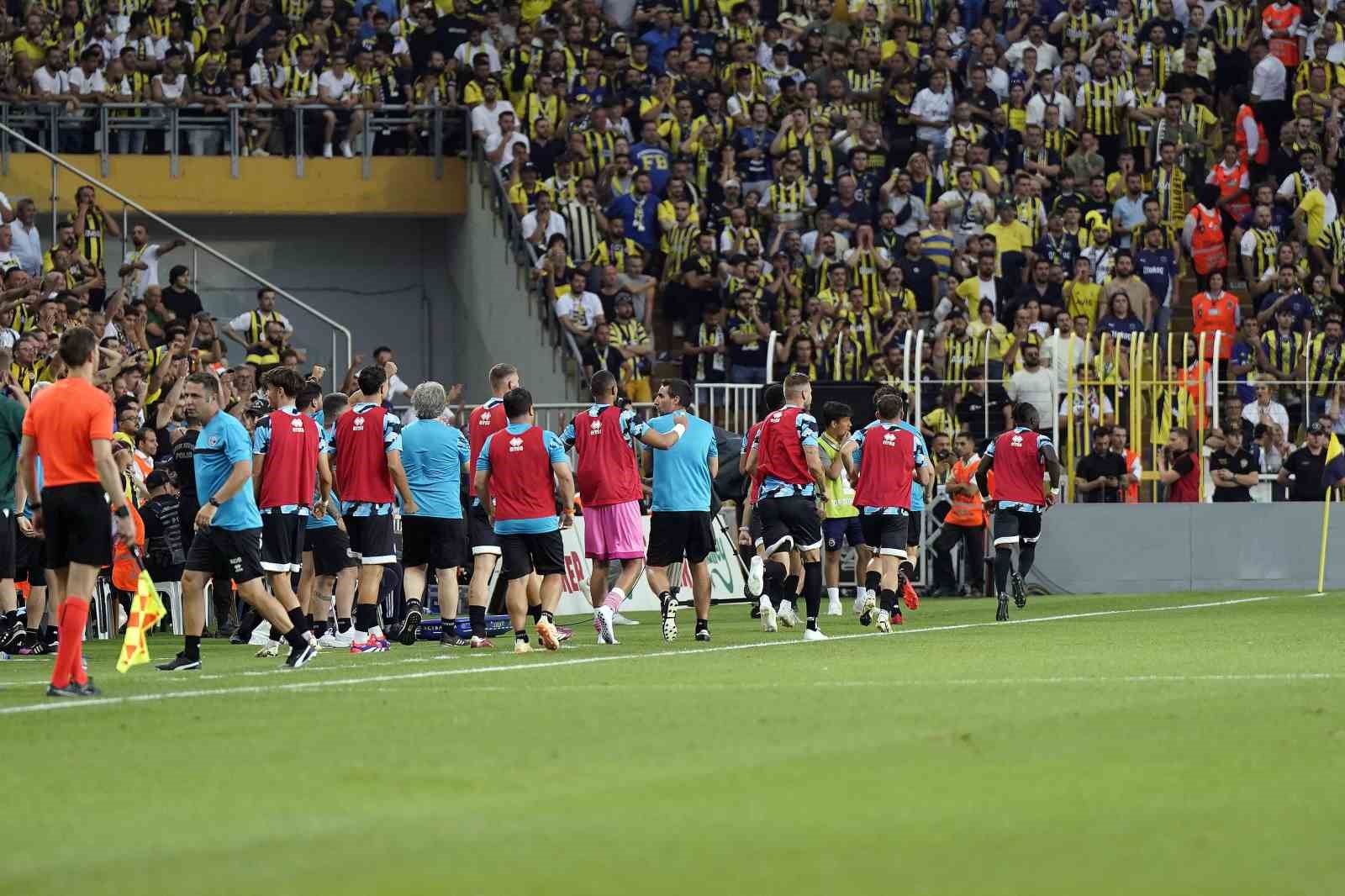 UEFA Şampiyonlar Ligi 2. Eleme Turu: Fenerbahçe: 0 - FC Lugano: 1 (İlk yarı)
