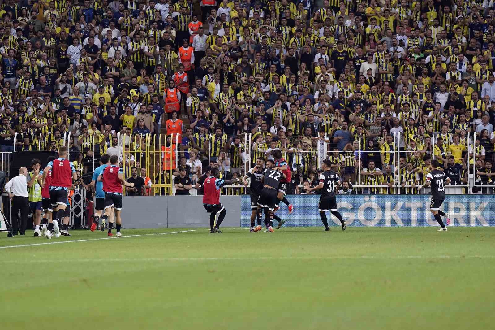 UEFA Şampiyonlar Ligi 2. Eleme Turu: Fenerbahçe: 0 - FC Lugano: 1 (İlk yarı)
