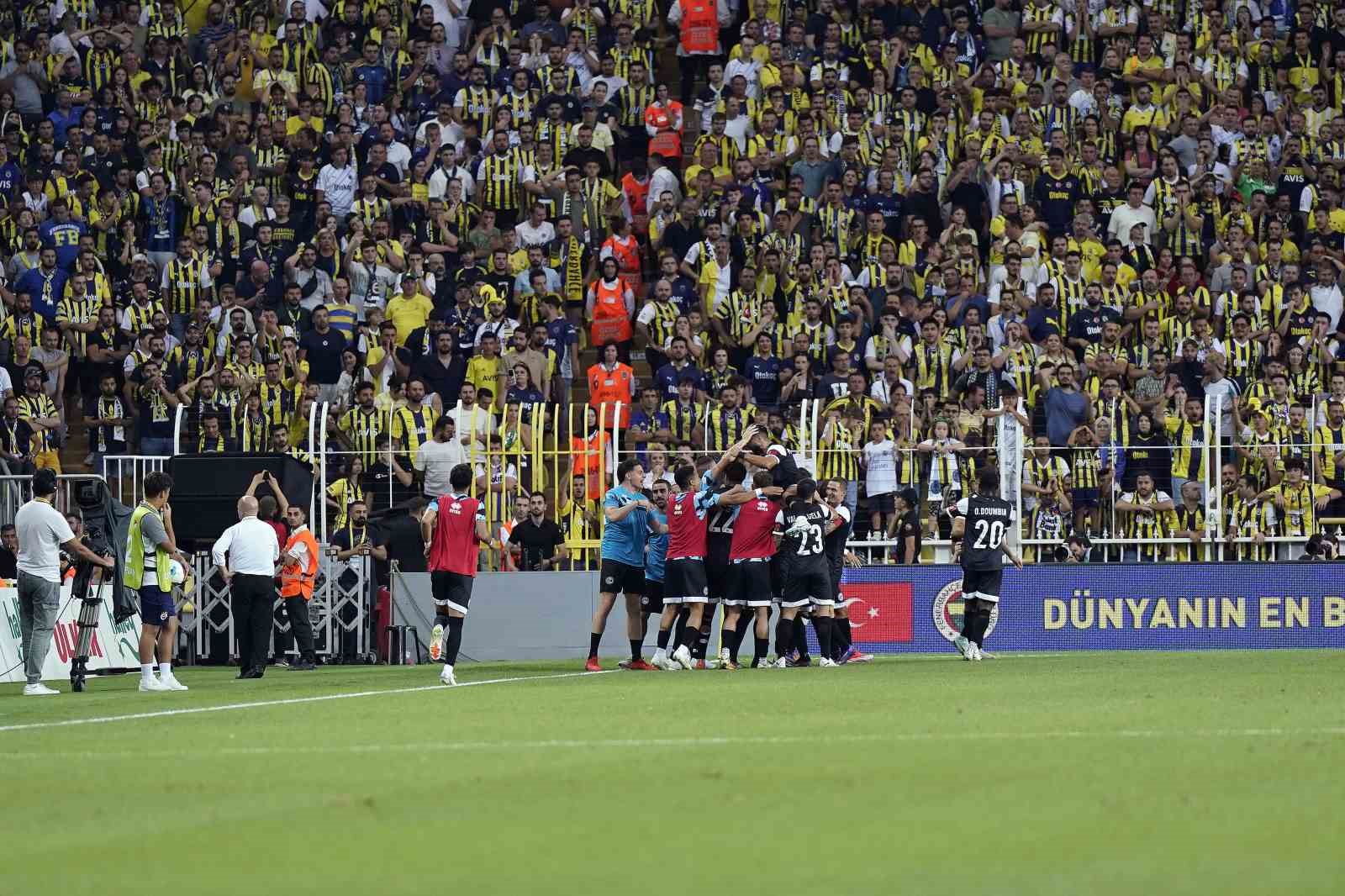 UEFA Şampiyonlar Ligi 2. Eleme Turu: Fenerbahçe: 0 - FC Lugano: 1 (İlk yarı)
