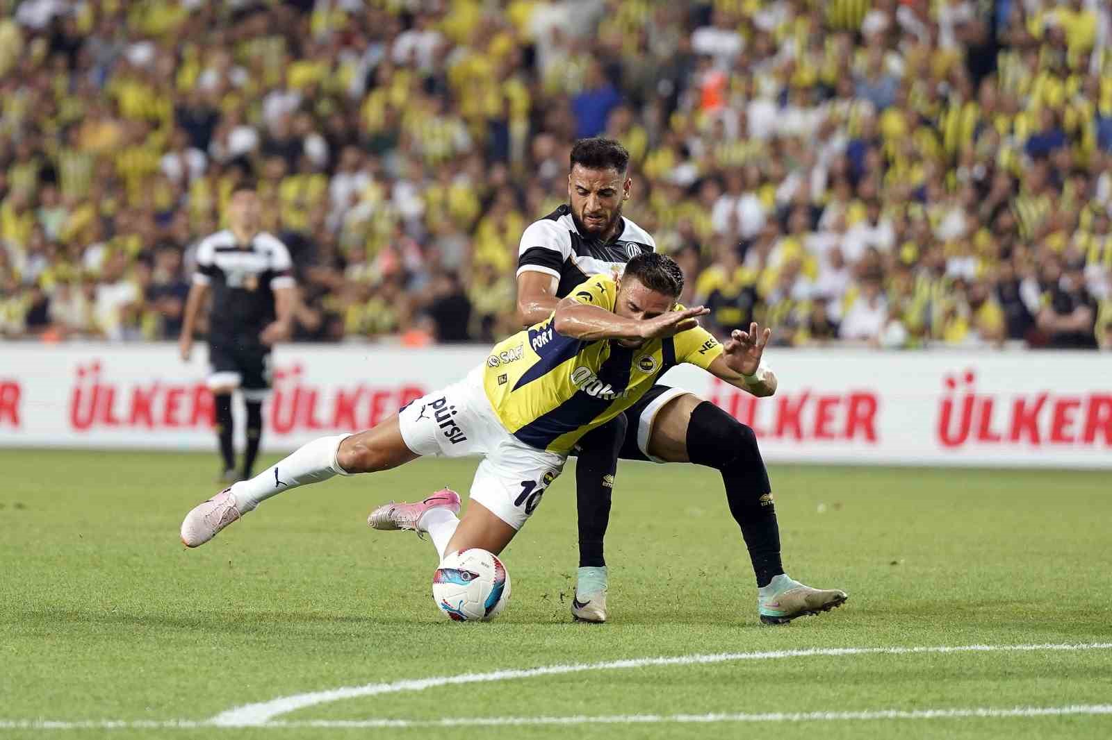 UEFA Şampiyonlar Ligi 2. Eleme Turu: Fenerbahçe: 0 - FC Lugano: 1 (İlk yarı)
