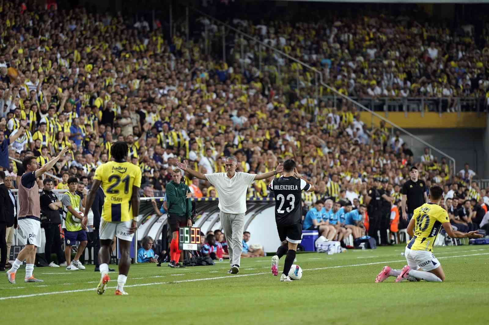 UEFA Şampiyonlar Ligi 2. Eleme Turu: Fenerbahçe: 0 - FC Lugano: 1 (İlk yarı)
