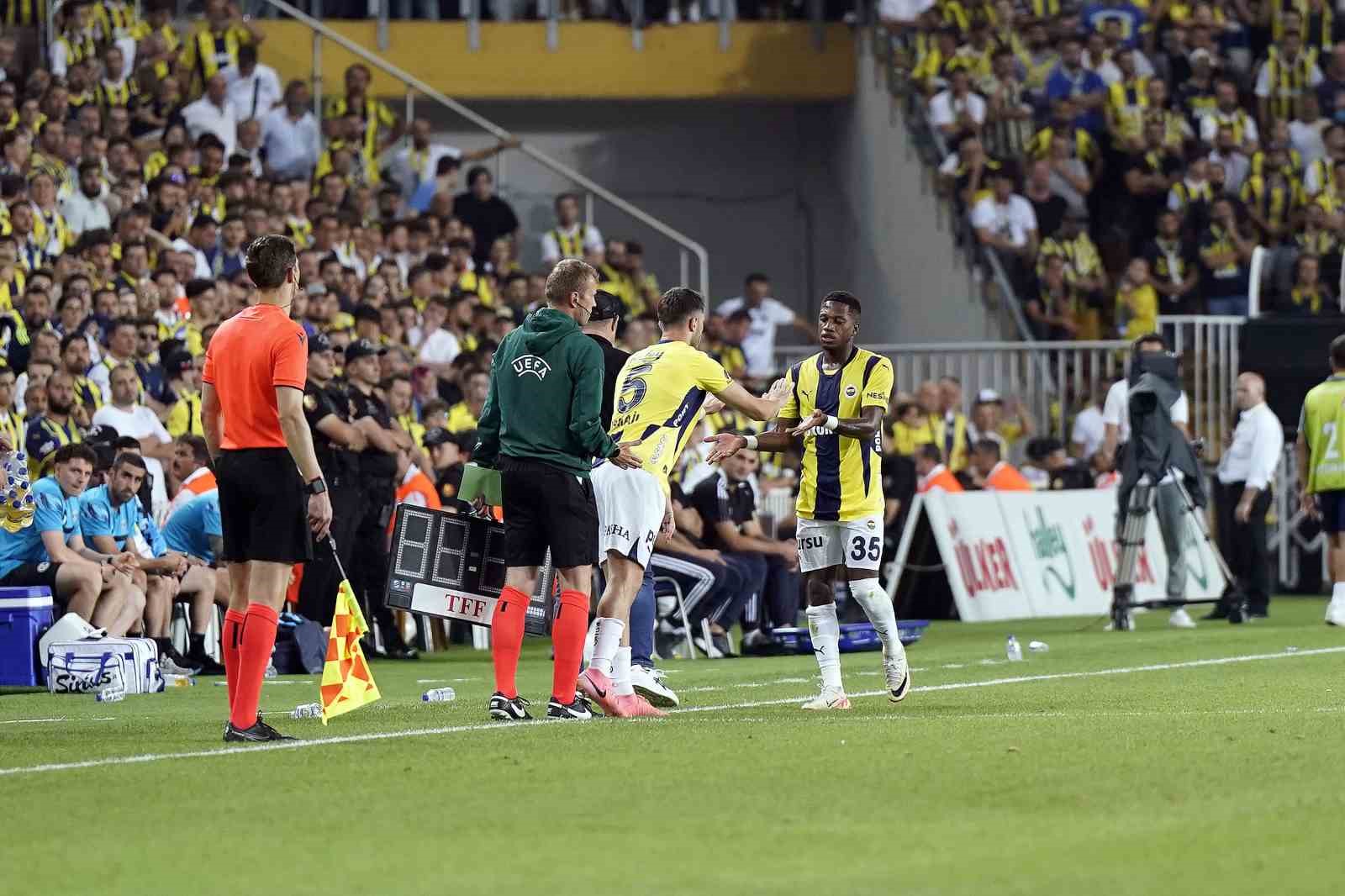 UEFA Şampiyonlar Ligi 2. Eleme Turu: Fenerbahçe: 0 - FC Lugano: 1 (İlk yarı)
